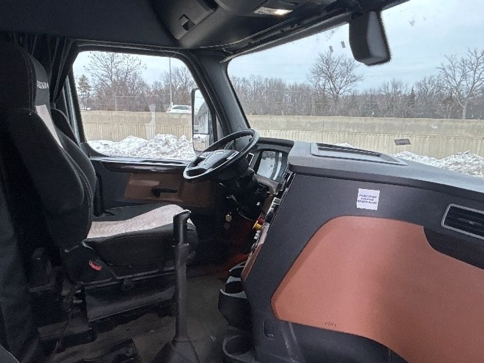 Sleeper Tractor-Heavy Duty Tractors-Freightliner-2020-T12664ST-East Chicago-IN-669,948\n\t\tmiles-$ 49,250 - Image 15