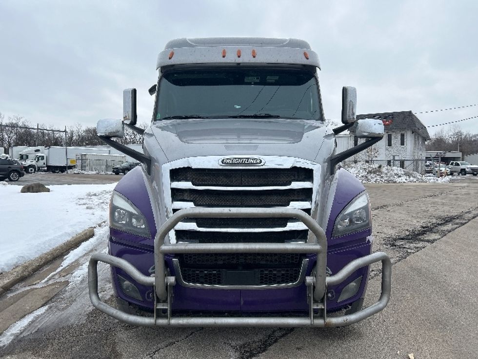 Sleeper Tractor-Heavy Duty Tractors-Freightliner-2020-T12664ST-East Chicago-IN-669,948\n\t\tmiles-$ 49,250 - Image 2
