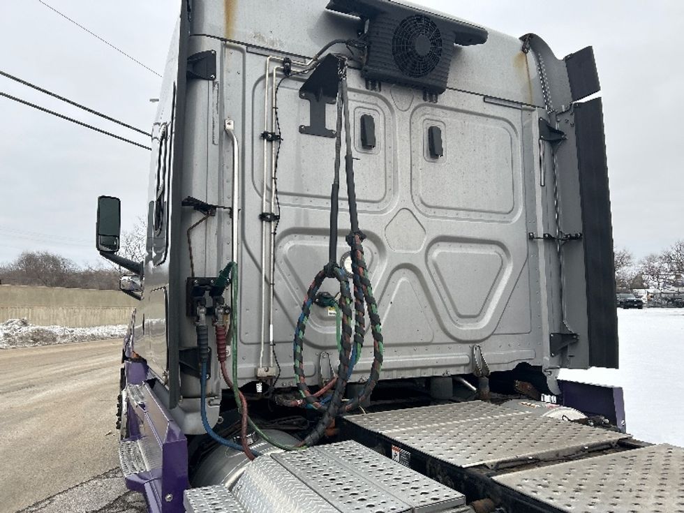 Sleeper Tractor-Heavy Duty Tractors-Freightliner-2020-T12664ST-East Chicago-IN-669,948\n\t\tmiles-$ 49,250 - Image 23
