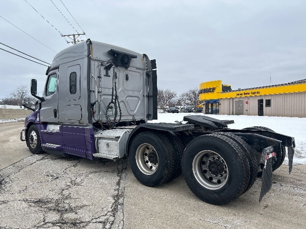 Sleeper Tractor-Heavy Duty Tractors-Freightliner-2020-T12664ST-East Chicago-IN-669,948\n\t\tmiles-$ 49,250 - Image 5