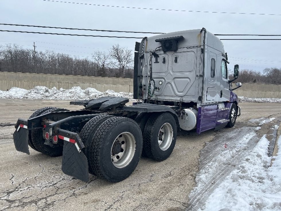 Sleeper Tractor-Heavy Duty Tractors-Freightliner-2020-T12664ST-East Chicago-IN-669,948\n\t\tmiles-$ 49,250 - Image 7