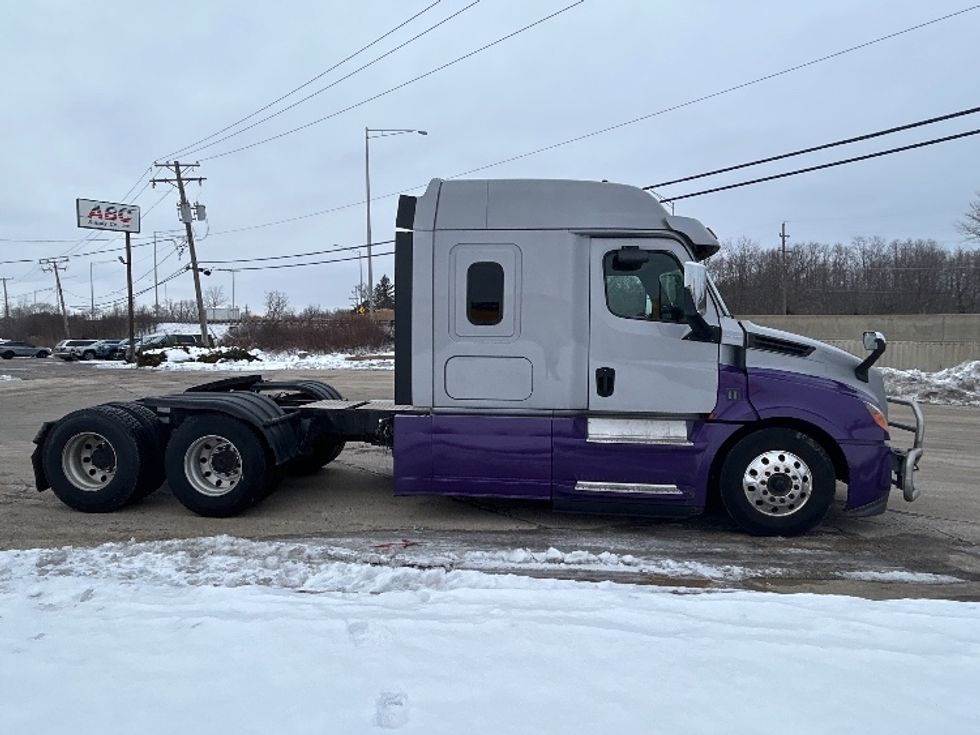 Sleeper Tractor-Heavy Duty Tractors-Freightliner-2020-T12664ST-East Chicago-IN-669,948\n\t\tmiles-$ 49,250 - Image 8