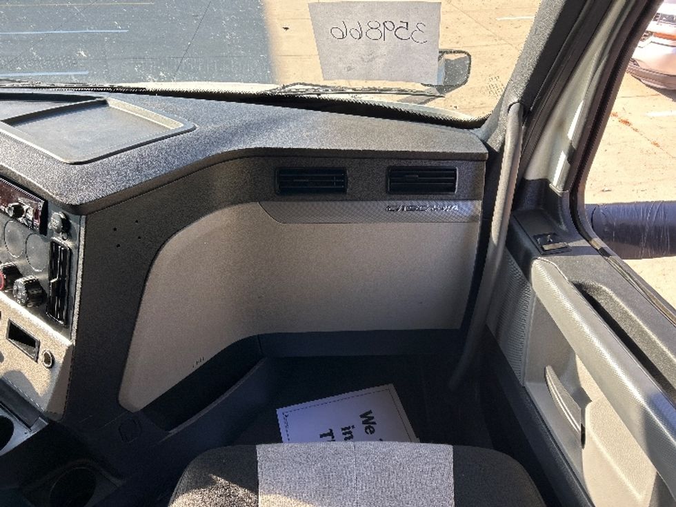 Sleeper Tractor-Heavy Duty Tractors-Freightliner-2020-T12664ST-East Chicago-IN-708,524\n\t\tmiles-$ 43,000 - Image 14