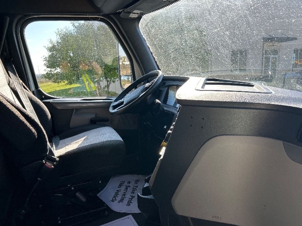 Sleeper Tractor-Heavy Duty Tractors-Freightliner-2020-T12664ST-East Chicago-IN-708,524\n\t\tmiles-$ 43,000 - Image 15