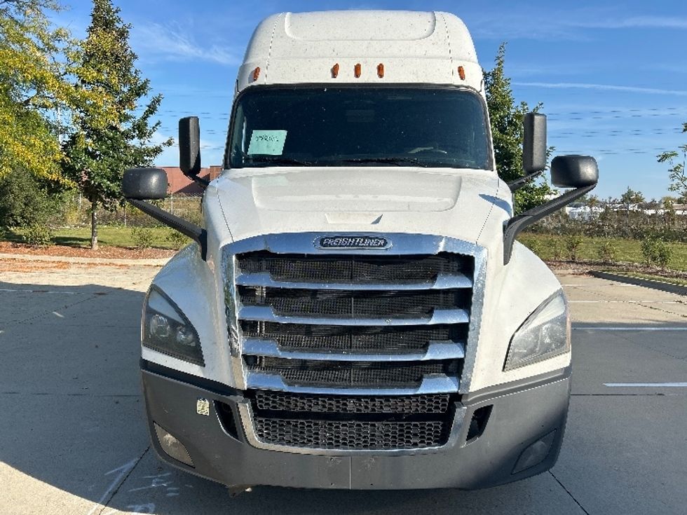 Sleeper Tractor-Heavy Duty Tractors-Freightliner-2020-T12664ST-East Chicago-IN-708,524\n\t\tmiles-$ 43,000 - Image 2