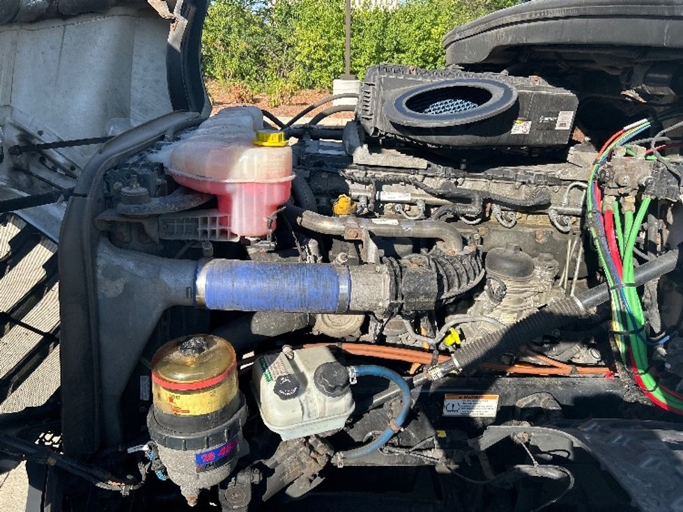 Sleeper Tractor-Heavy Duty Tractors-Freightliner-2020-T12664ST-East Chicago-IN-708,524\n\t\tmiles-$ 43,000 - Image 21