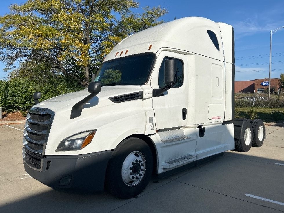Sleeper Tractor-Heavy Duty Tractors-Freightliner-2020-T12664ST-East Chicago-IN-708,524\n\t\tmiles-$ 43,000 - Image 3