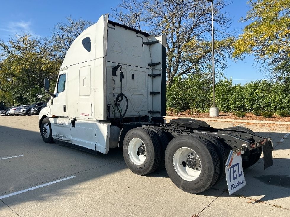 Sleeper Tractor-Heavy Duty Tractors-Freightliner-2020-T12664ST-East Chicago-IN-708,524\n\t\tmiles-$ 43,000 - Image 5