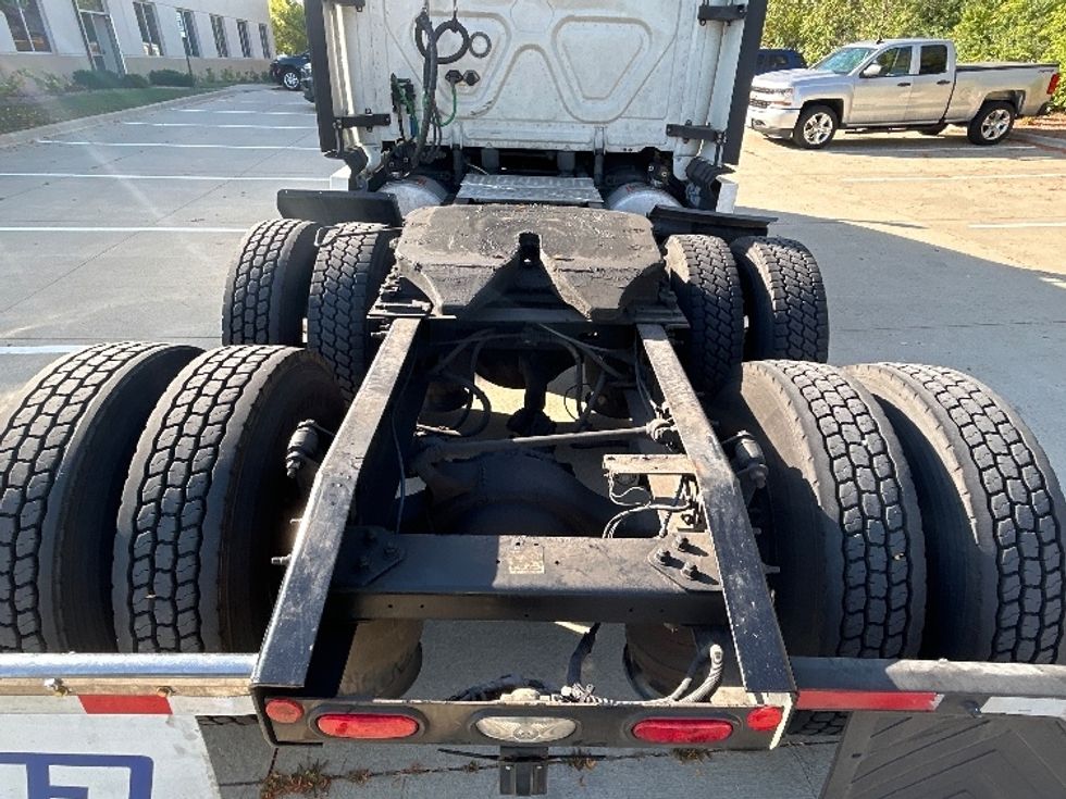 Sleeper Tractor-Heavy Duty Tractors-Freightliner-2020-T12664ST-East Chicago-IN-708,524\n\t\tmiles-$ 43,000 - Image 6