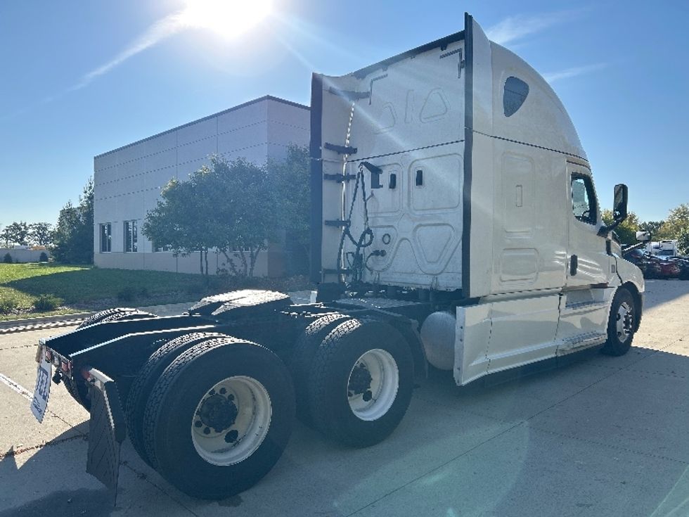 Sleeper Tractor-Heavy Duty Tractors-Freightliner-2020-T12664ST-East Chicago-IN-708,524\n\t\tmiles-$ 43,000 - Image 7