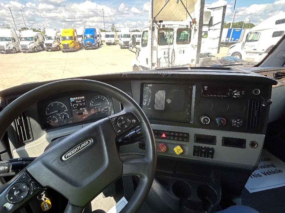 Sleeper Tractor-Heavy Duty Tractors-Freightliner-2020-T12664ST-East Chicago-IN-805,355\n\t\tmiles-$ 34,750 - Image 11