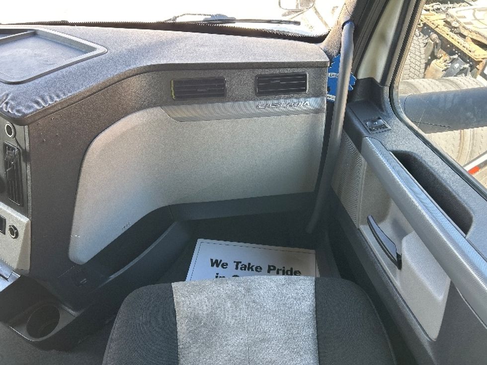 Sleeper Tractor-Heavy Duty Tractors-Freightliner-2020-T12664ST-East Chicago-IN-805,355\n\t\tmiles-$ 34,750 - Image 14