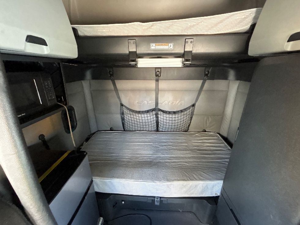 Sleeper Tractor-Heavy Duty Tractors-Freightliner-2020-T12664ST-East Chicago-IN-805,355\n\t\tmiles-$ 34,750 - Image 16