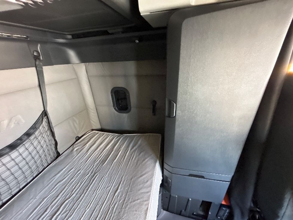 Sleeper Tractor-Heavy Duty Tractors-Freightliner-2020-T12664ST-East Chicago-IN-805,355\n\t\tmiles-$ 34,750 - Image 18