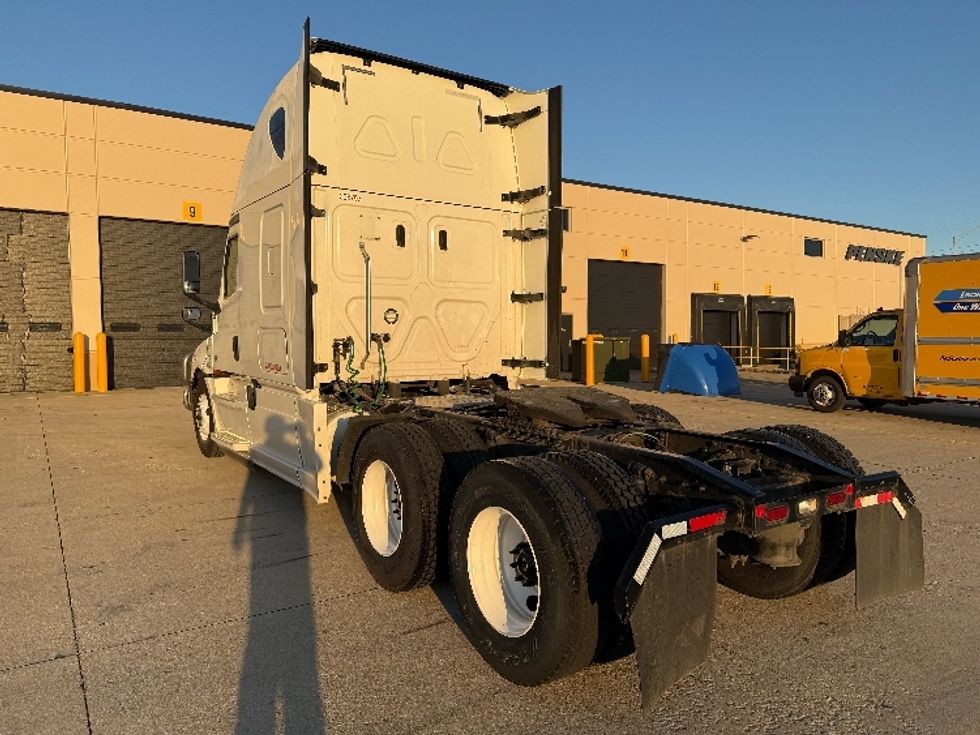 Sleeper Tractor-Heavy Duty Tractors-Freightliner-2020-T12664ST-East Chicago-IN-805,355\n\t\tmiles-$ 34,750 - Image 5