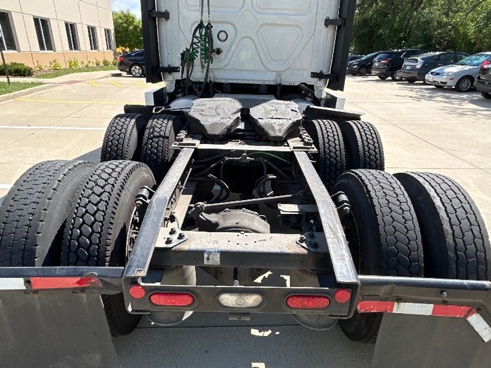 Sleeper Tractor-Heavy Duty Tractors-Freightliner-2020-T12664ST-East Chicago-IN-805,355\n\t\tmiles-$ 34,750 - Image 6