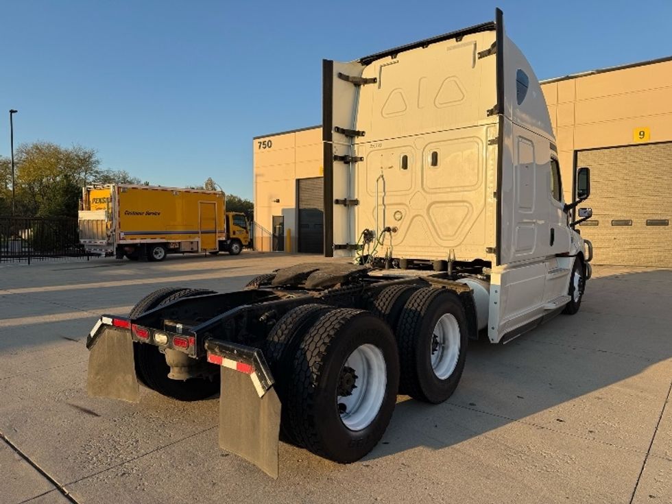 Sleeper Tractor-Heavy Duty Tractors-Freightliner-2020-T12664ST-East Chicago-IN-805,355\n\t\tmiles-$ 34,750 - Image 7