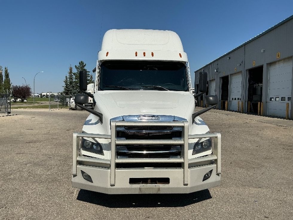 Sleeper Tractor-Heavy Duty Tractors-Freightliner-2020-T12664ST-Edmonton-AB-1,045,994\n\t\tkm-$ 66,000 - Image 2