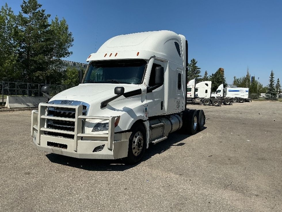 Sleeper Tractor-Heavy Duty Tractors-Freightliner-2020-T12664ST-Edmonton-AB-1,045,994\n\t\tkm-$ 66,000 - Image 3