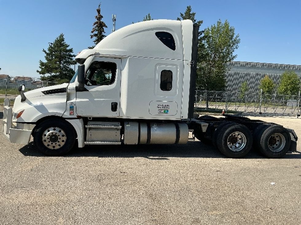 Sleeper Tractor-Heavy Duty Tractors-Freightliner-2020-T12664ST-Edmonton-AB-1,045,994\n\t\tkm-$ 66,000 - Image 4