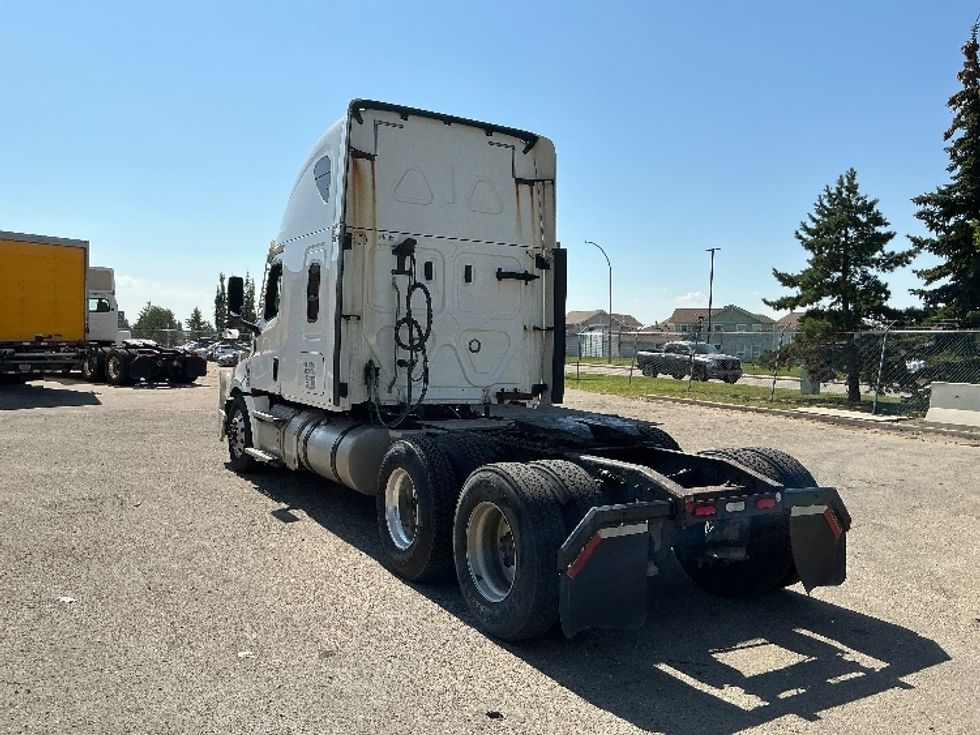 Sleeper Tractor-Heavy Duty Tractors-Freightliner-2020-T12664ST-Edmonton-AB-1,045,994\n\t\tkm-$ 66,000 - Image 5