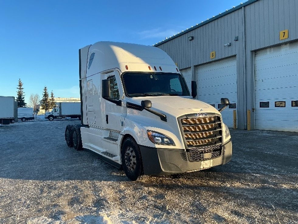 Sleeper Tractor-Heavy Duty Tractors-Freightliner-2020-T12664ST-Edmonton-AB-724,759\n\t\tkm-$ 78,000 - Image 1