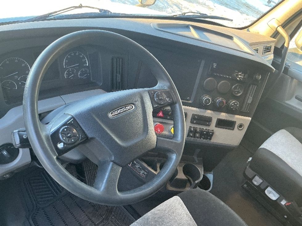 Sleeper Tractor-Heavy Duty Tractors-Freightliner-2020-T12664ST-Edmonton-AB-724,759\n\t\tkm-$ 78,000 - Image 10
