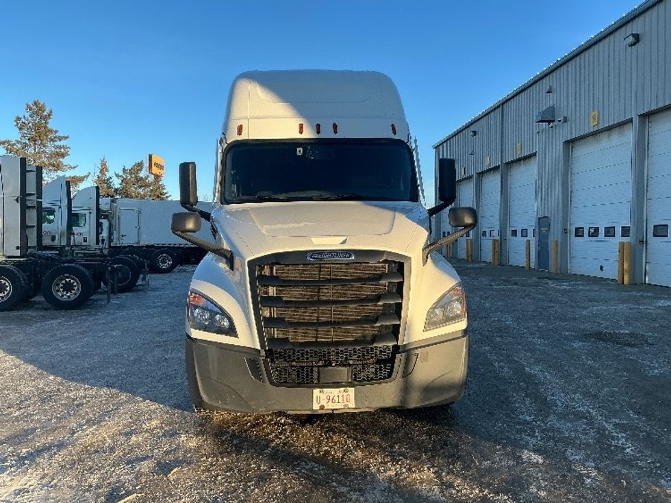 Sleeper Tractor-Heavy Duty Tractors-Freightliner-2020-T12664ST-Edmonton-AB-724,759\n\t\tkm-$ 78,000 - Image 2