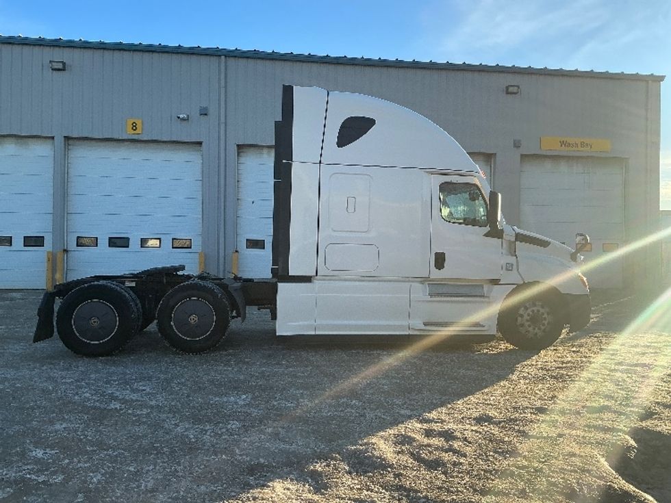 Sleeper Tractor-Heavy Duty Tractors-Freightliner-2020-T12664ST-Edmonton-AB-724,759\n\t\tkm-$ 78,000 - Image 8