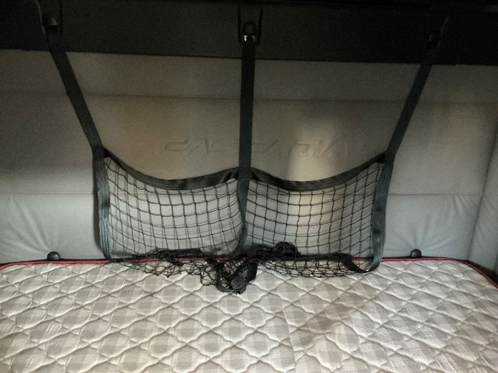 Sleeper Tractor-Heavy Duty Tractors-Freightliner-2020-T12664ST-Edmonton-AB-887,032\n\t\tkm-$ 73,750 - Image 16