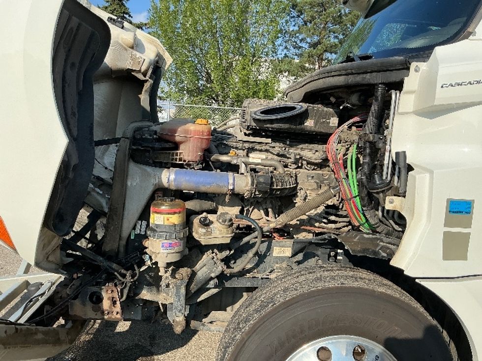 Sleeper Tractor-Heavy Duty Tractors-Freightliner-2020-T12664ST-Edmonton-AB-887,032\n\t\tkm-$ 73,750 - Image 21