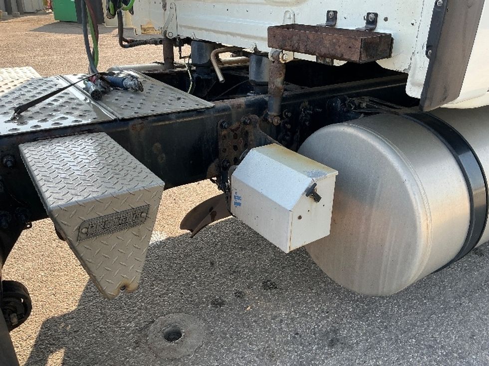 Sleeper Tractor-Heavy Duty Tractors-Freightliner-2020-T12664ST-Edmonton-AB-887,032\n\t\tkm-$ 73,750 - Image 22