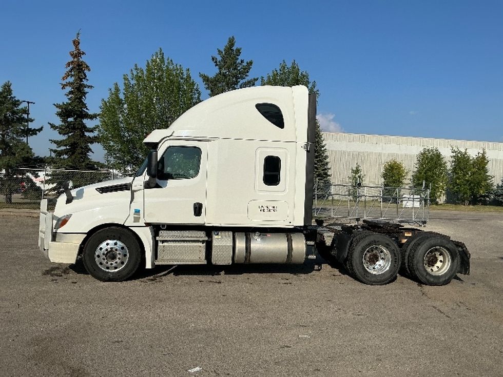 Sleeper Tractor-Heavy Duty Tractors-Freightliner-2020-T12664ST-Edmonton-AB-887,032\n\t\tkm-$ 73,750 - Image 4