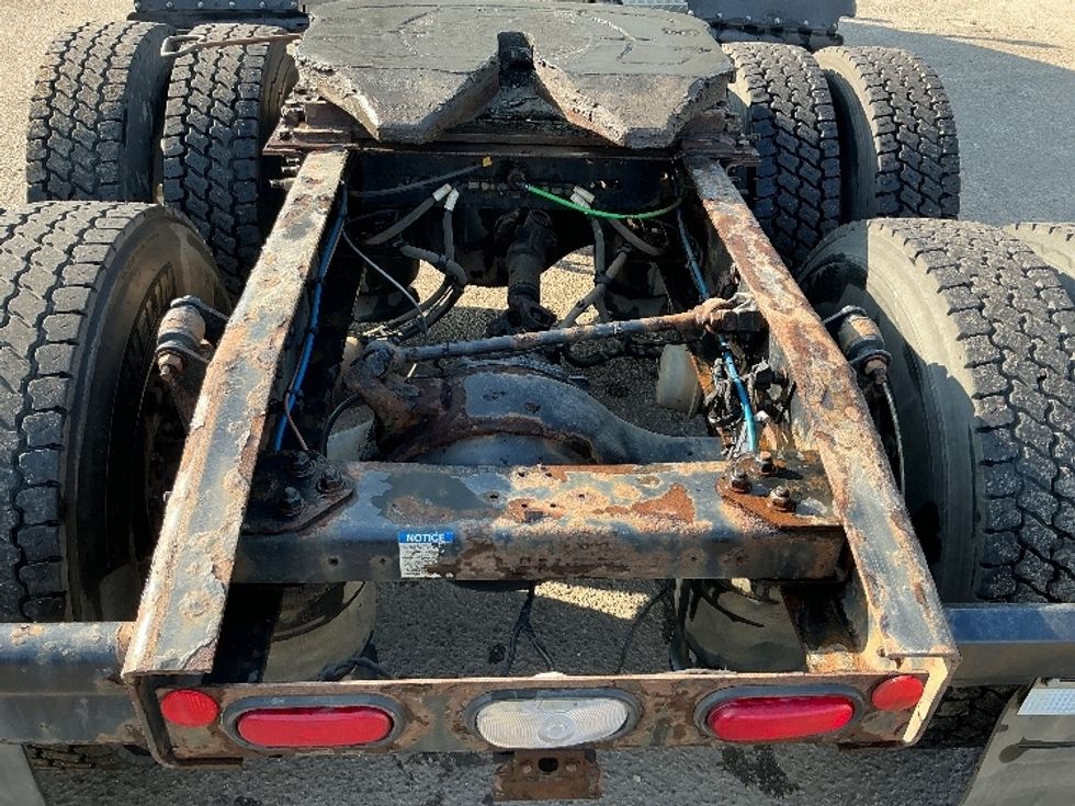 Sleeper Tractor-Heavy Duty Tractors-Freightliner-2020-T12664ST-Edmonton-AB-887,032\n\t\tkm-$ 73,750 - Image 6