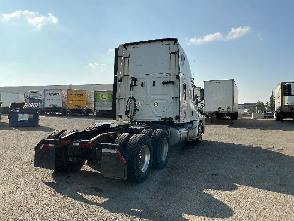 Sleeper Tractor-Heavy Duty Tractors-Freightliner-2020-T12664ST-Edmonton-AB-887,032\n\t\tkm-$ 73,750 - Image 7