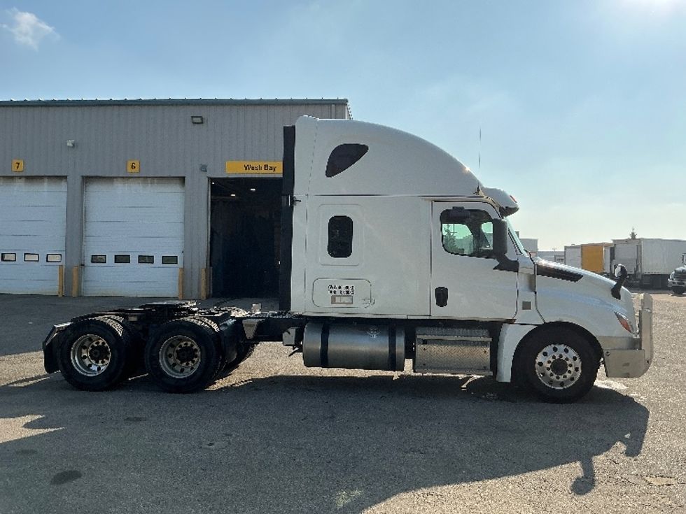 Sleeper Tractor-Heavy Duty Tractors-Freightliner-2020-T12664ST-Edmonton-AB-887,032\n\t\tkm-$ 73,750 - Image 8