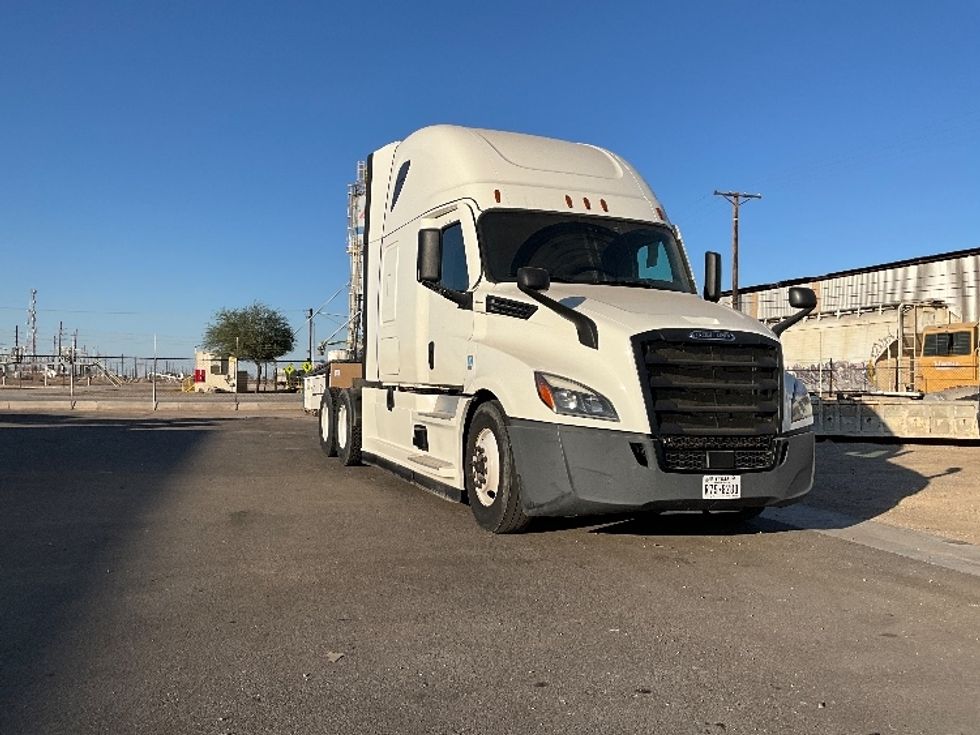 Sleeper Tractor-Heavy Duty Tractors-Freightliner-2020-T12664ST-El Centro-CA-547,544\n\t\tmiles-$ 63,750 - Image 1
