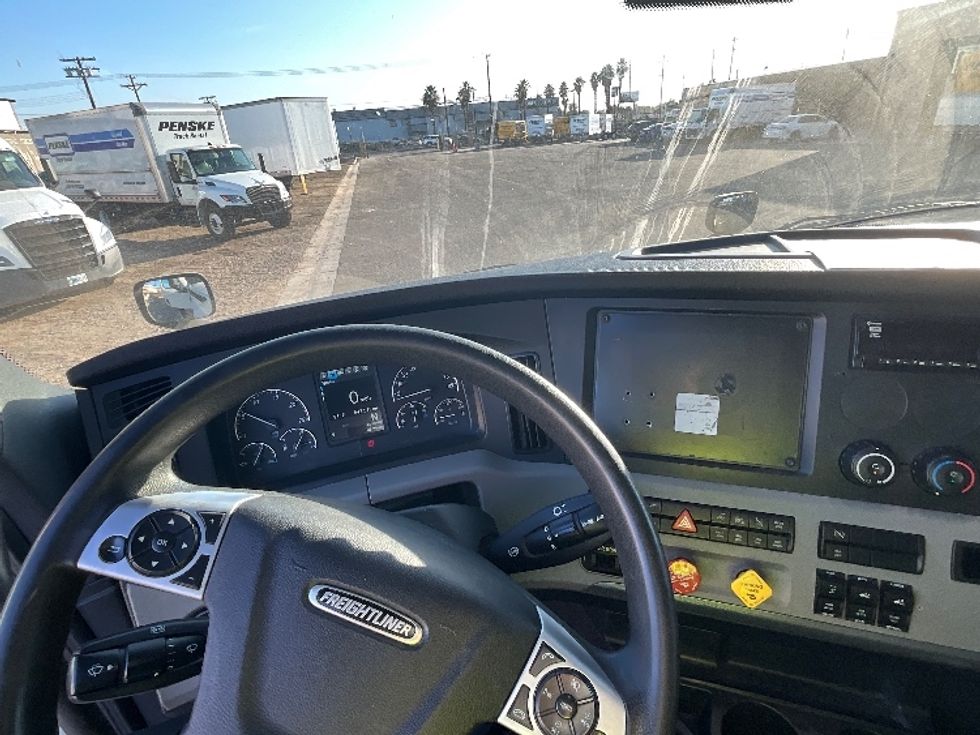 Sleeper Tractor-Heavy Duty Tractors-Freightliner-2020-T12664ST-El Centro-CA-547,544\n\t\tmiles-$ 63,750 - Image 11