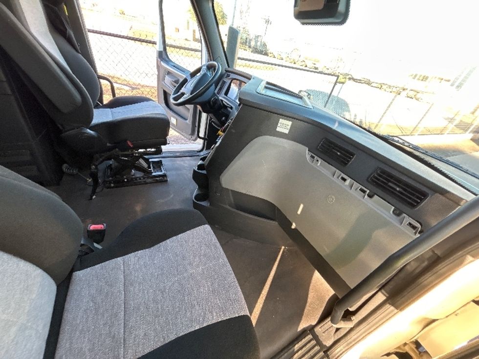 Sleeper Tractor-Heavy Duty Tractors-Freightliner-2020-T12664ST-El Centro-CA-547,544\n\t\tmiles-$ 63,750 - Image 15