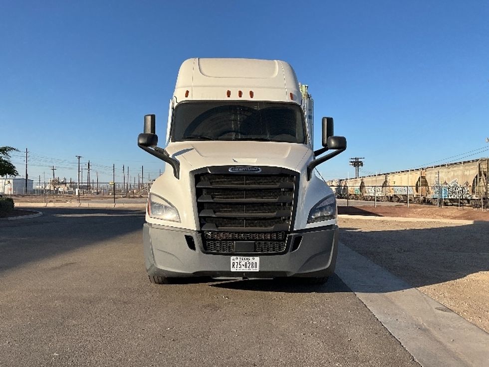 Sleeper Tractor-Heavy Duty Tractors-Freightliner-2020-T12664ST-El Centro-CA-547,544\n\t\tmiles-$ 63,750 - Image 2