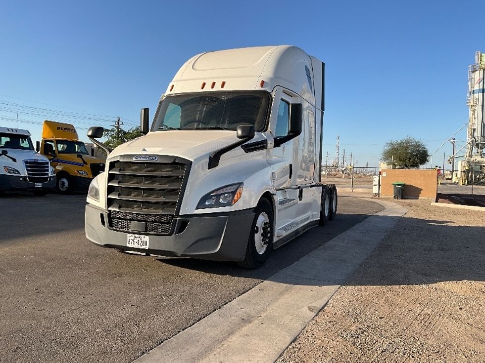 Sleeper Tractor-Heavy Duty Tractors-Freightliner-2020-T12664ST-El Centro-CA-547,544\n\t\tmiles-$ 63,750 - Image 3