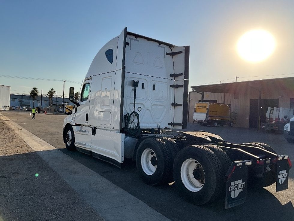 Sleeper Tractor-Heavy Duty Tractors-Freightliner-2020-T12664ST-El Centro-CA-547,544\n\t\tmiles-$ 63,750 - Image 5