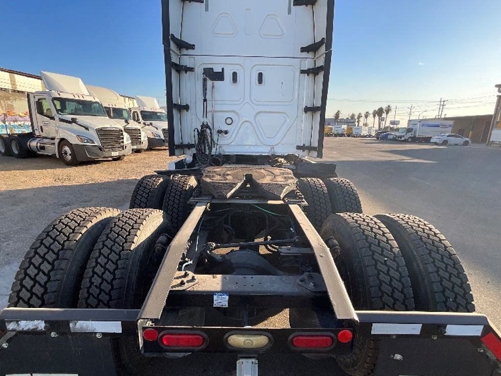 Sleeper Tractor-Heavy Duty Tractors-Freightliner-2020-T12664ST-El Centro-CA-547,544\n\t\tmiles-$ 63,750 - Image 6