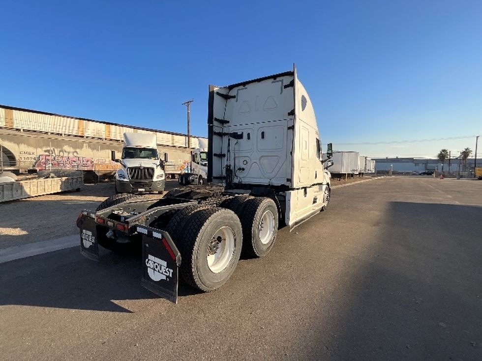 Sleeper Tractor-Heavy Duty Tractors-Freightliner-2020-T12664ST-El Centro-CA-547,544\n\t\tmiles-$ 63,750 - Image 7