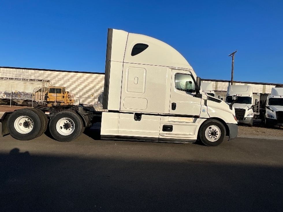 Sleeper Tractor-Heavy Duty Tractors-Freightliner-2020-T12664ST-El Centro-CA-547,544\n\t\tmiles-$ 63,750 - Image 8