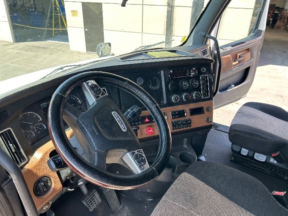 Sleeper Tractor-Heavy Duty Tractors-Freightliner-2020-T12664ST-El Centro-CA-551,919\n\t\tmiles-$ 64,500 - Image 10