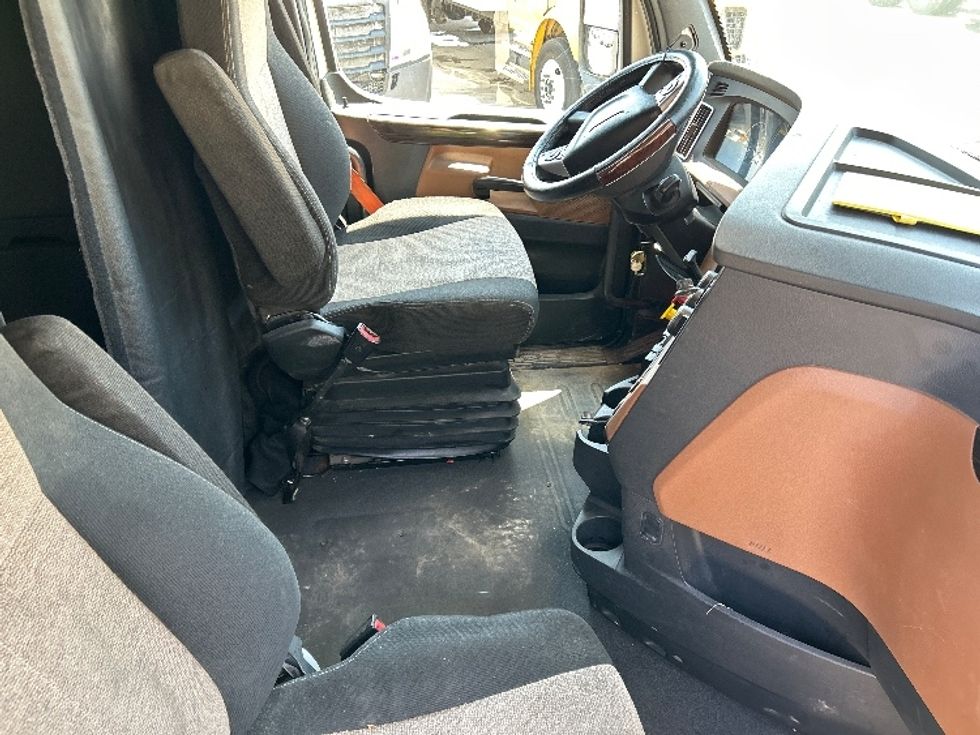 Sleeper Tractor-Heavy Duty Tractors-Freightliner-2020-T12664ST-El Centro-CA-551,919\n\t\tmiles-$ 64,500 - Image 15