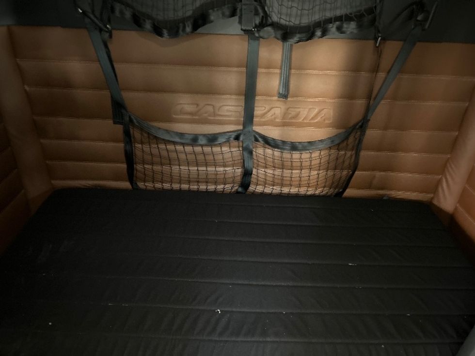 Sleeper Tractor-Heavy Duty Tractors-Freightliner-2020-T12664ST-El Centro-CA-551,919\n\t\tmiles-$ 64,500 - Image 16