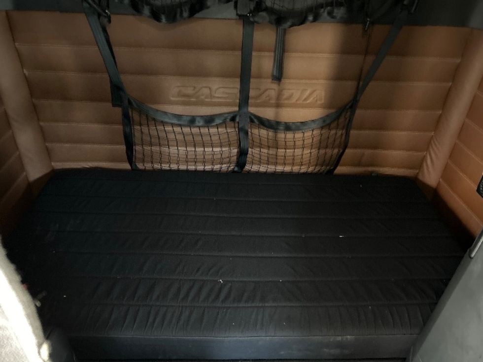 Sleeper Tractor-Heavy Duty Tractors-Freightliner-2020-T12664ST-El Centro-CA-551,919\n\t\tmiles-$ 64,500 - Image 17