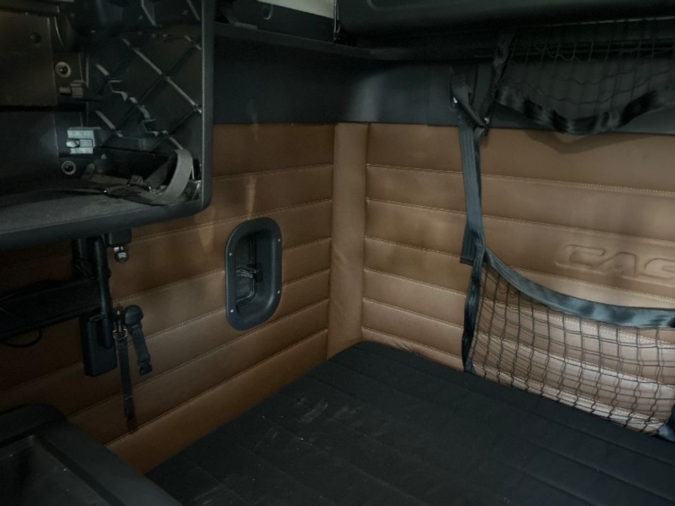 Sleeper Tractor-Heavy Duty Tractors-Freightliner-2020-T12664ST-El Centro-CA-551,919\n\t\tmiles-$ 64,500 - Image 19